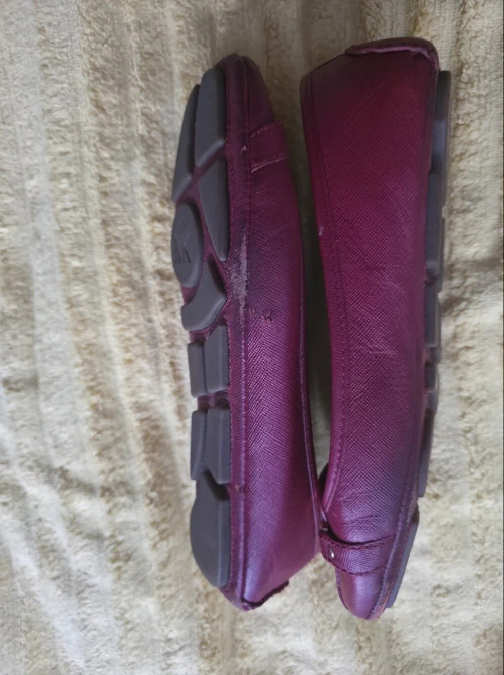 Michael Kors comfort signature stitched